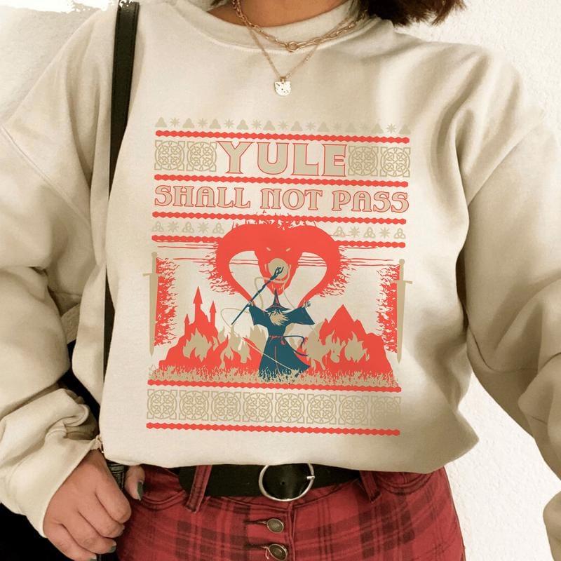 „Yule shall not Pass“ Unisex-Shirt, Herr der Ringe Geschenkidee Cottage Core Shirt, Herr der Ringe Geschenkidee, Nerdige Geschenke für Bücherliebhaber Fantasy-Geschenkidee Hobbit-Shirt 