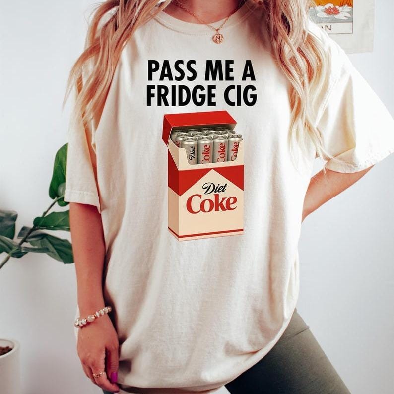 „Just a Fridge Cigg Diet Coke“-Sweatshirt, Sarkastisches Meme-Shirt, „Gib mir eine Diet Coke“-Shirt, Shirt für emotionale Cola-Liebhaber, süßes lustiges Shirt 