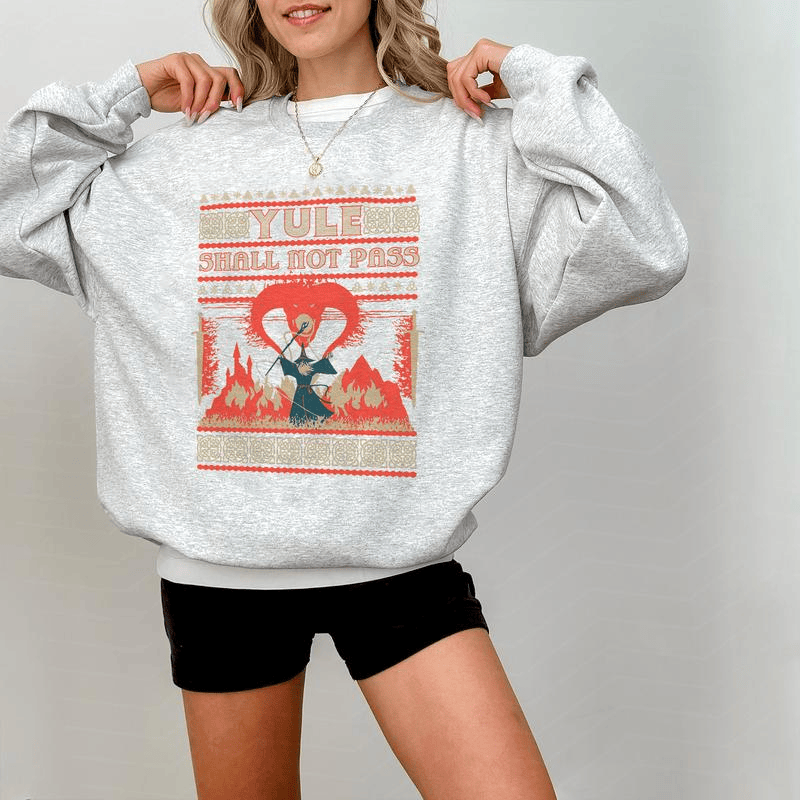 „Yule shall not Pass“ Unisex-Shirt, Herr der Ringe Geschenkidee Cottage Core Shirt, Herr der Ringe Geschenkidee, Nerdige Geschenke für Bücherliebhaber Fantasy-Geschenkidee Hobbit-Shirt 
